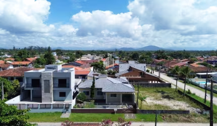 Casa Com 03 Dormitórios (Sendo 01 Suíte) - Barra Do Saí!