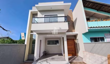 Sobrado alto padrão com piscina e 03 dormitórios (01 suíte)