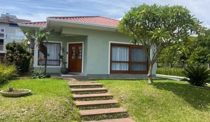 Belíssima casa térrea no Condomínio Parque da Lagoa
