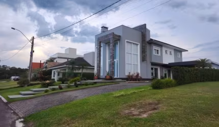 Excelente sobrado no condomínio Bllvile.