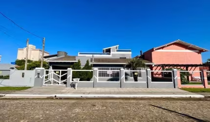 Casa bem localizada em Tramandaí.