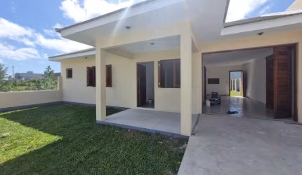 Belíssima casa térrea em Atlântida Sul