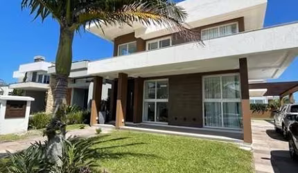 Casa condomínio fechado.