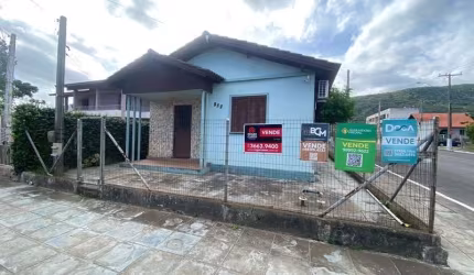 Terreno de esquina com três frentes