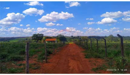 CHÁCARA COM UMA LINDA CASA