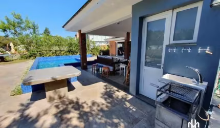 Imóvel de Luxo em Atlântida: Casa Mobiliada e Decorada no Condomínio Bosques de Atlântida