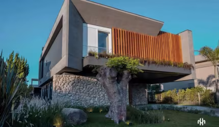Elegância à Beira-Mar: Casa à venda no Condomínio Playa Vista