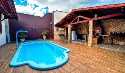 Casa de 4 Quartos com Piscina e Área Gourmet