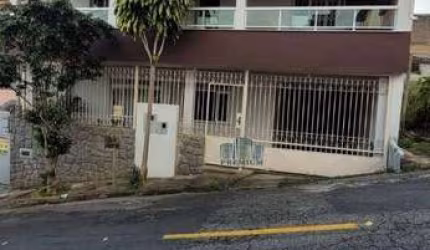 Casa com 3 dormitórios, com terraço e 2 vagas- Santo Antônio - Juiz de Fora/MG