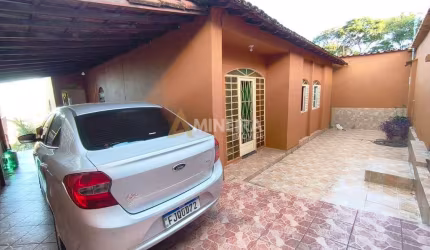 Casa com 6 quartos e 3 banheiros - 250 mt²- Bairro Santa Maria
