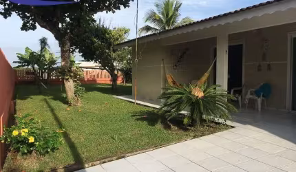 LINDA CASA A POUCOS METROS DO MAR!!!!
