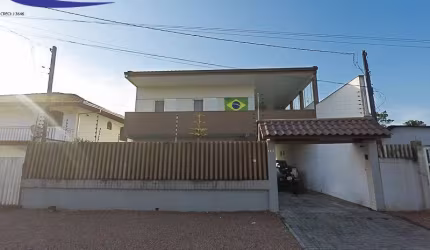 ÓTIMO SOBRADO COM VÁRIOS COMÉRCIOS PRÓXIMOS