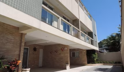 ÓTIMO SOBRADO TRÍPLEX / 50 METROS DA PRAIA