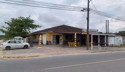 IMÓVEL DE ESQUINA EM RUA COMERCIAL