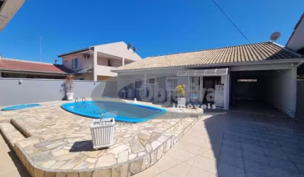 ÓTIMA RESIDÊNCIA COM PISCINA