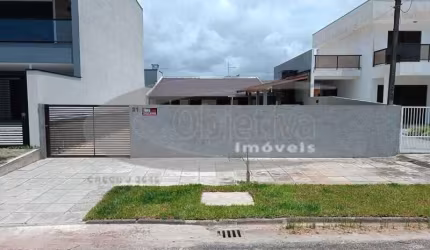 CASA À VENDA EM GUARATUBA!