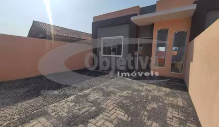 CASA À VENDA EM GUARATUBA!