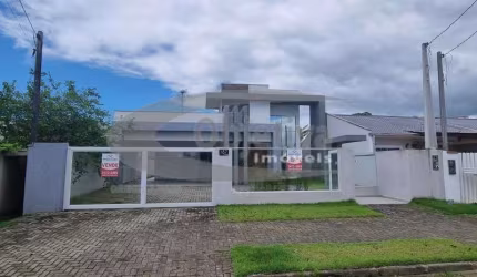 RESIDÊNCIA NOVA CONSTRUÍDA COM ÓTIMO PADRÃO DE ACABAMENTO PERTINHO DO MAR