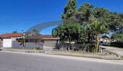CASA À VENDA EM GUARATUBA!