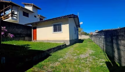 Casa com 2 quartos à venda na Servidão Thomazia Rita da Silveira, 80, São João do Rio Vermelho, Florianópolis, 60 m2 por R$ 320.000