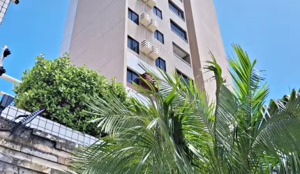 More em Lagoa Nova, próximo a tudo que você precisa. Dois quartos, sendo uma suíte. Ventilado e sombra.