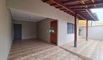 Casa com 3 quartos à venda no Jardim Amaryllis, Poços de Caldas  por R$ 750.000