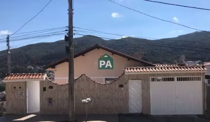 Casa com 2 quartos à venda no Bem Bastos, Poços de Caldas  por R$ 560.000