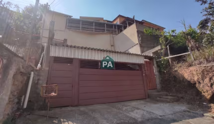 Casa com 3 quartos à venda na Vila Cruz, Poços de Caldas  por R$ 360.000
