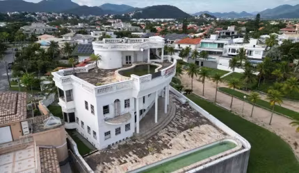 Casa beira mar, à venda por R$ 7.000.000 - Camboinhas - Niterói/RJ