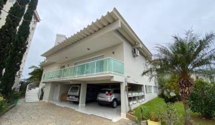 Casa com 4 dormitórios à venda, 240 m² por R$ 1.300.000,00 - Velha - Blumenau/SC