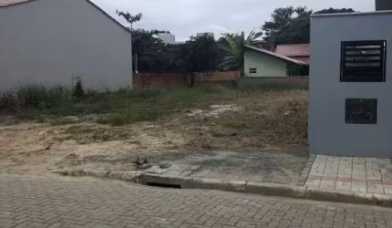 Terreno 500 metros da praia