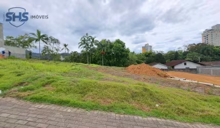 Terreno a venda em condomínio de alto padrão próximo a Vila Germânica