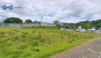 Terreno a venda no condomínio residencial de alto padrão.