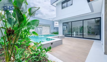 Casa com 3 Suites à venda, 370 m² por R$ 2.650.000 - Escola Agrícola - Blumenau/SC