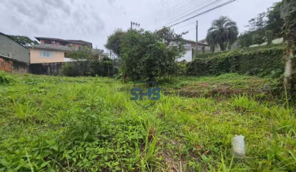 Terreno plano com 15m de frente.