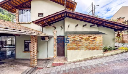 Casa com 04 dormitórios a venda no bairro Itoupava Seca