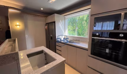 Sobrado triplex finamente mobiliado.