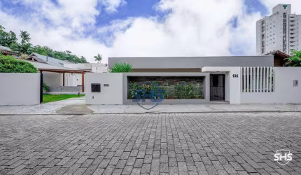 Linda casa plana com piscina no bairro Escola Agricola