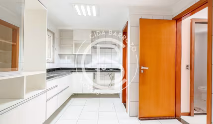 Casa em condomínio fechado à venda de 4 quartos sendo 2 suítes em Jardim Camburi!!