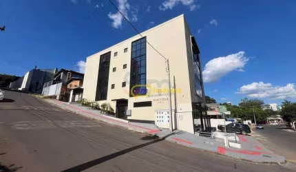 Excelente sala comercial localizada no bairro São Cristóvão, disponível para locação.