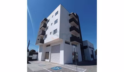 Sala comercial nova de esquina com habite-se, acessibilidade e vagas de estacionamento.