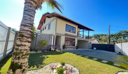 More em uma casa de filme com vizinhança amigável e rua sem saída!