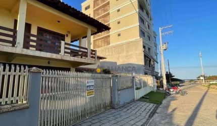 Casa com 3 dormitórios à venda, 267 m² por R$ 1.700.000 - Gravatá - Navegantes/SC