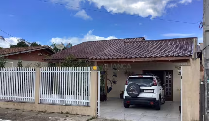 Casa com 3 dormitórios à venda, 170 m² por R$ 900.000 - Centro - Navegantes/SC