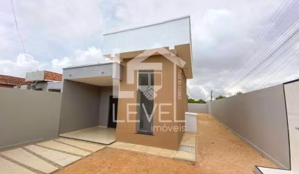Casa de esquina com 3 dormitórios à venda, 92 m² por R$ 349.000 - Aquiraz/CE