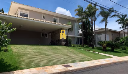 Sobrado para Venda em Uberlândia, Condomínio Jardins Barcelona, 4 dormitórios, 3 suítes, 4 banheiros, 3 vagas