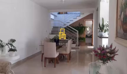 Casa para Venda em Uberlândia, Granada, 3 dormitórios, 3 suítes, 4 banheiros, 3 vagas