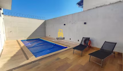 Casa Alto Padrão para Venda em Uberlândia, Alto Umuarama, 3 dormitórios, 1 suíte, 2 banheiros, 3 vagas