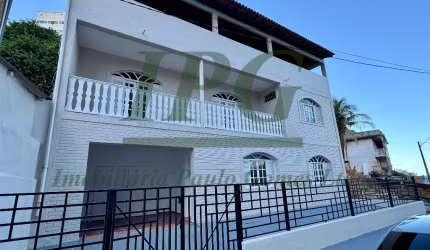 Casa Padrão - Casa Duplex de 6 Quartos com 1 Suíte e Vista Mar na Praia do Riacho - Guarapari - ES