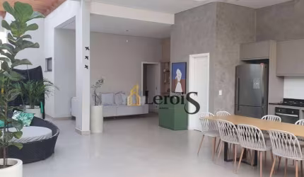 Casa com 2 dormitórios à venda, 130 m² por R$ 750.000,00 - Condomínio Village Moutonnée - Salto/SP